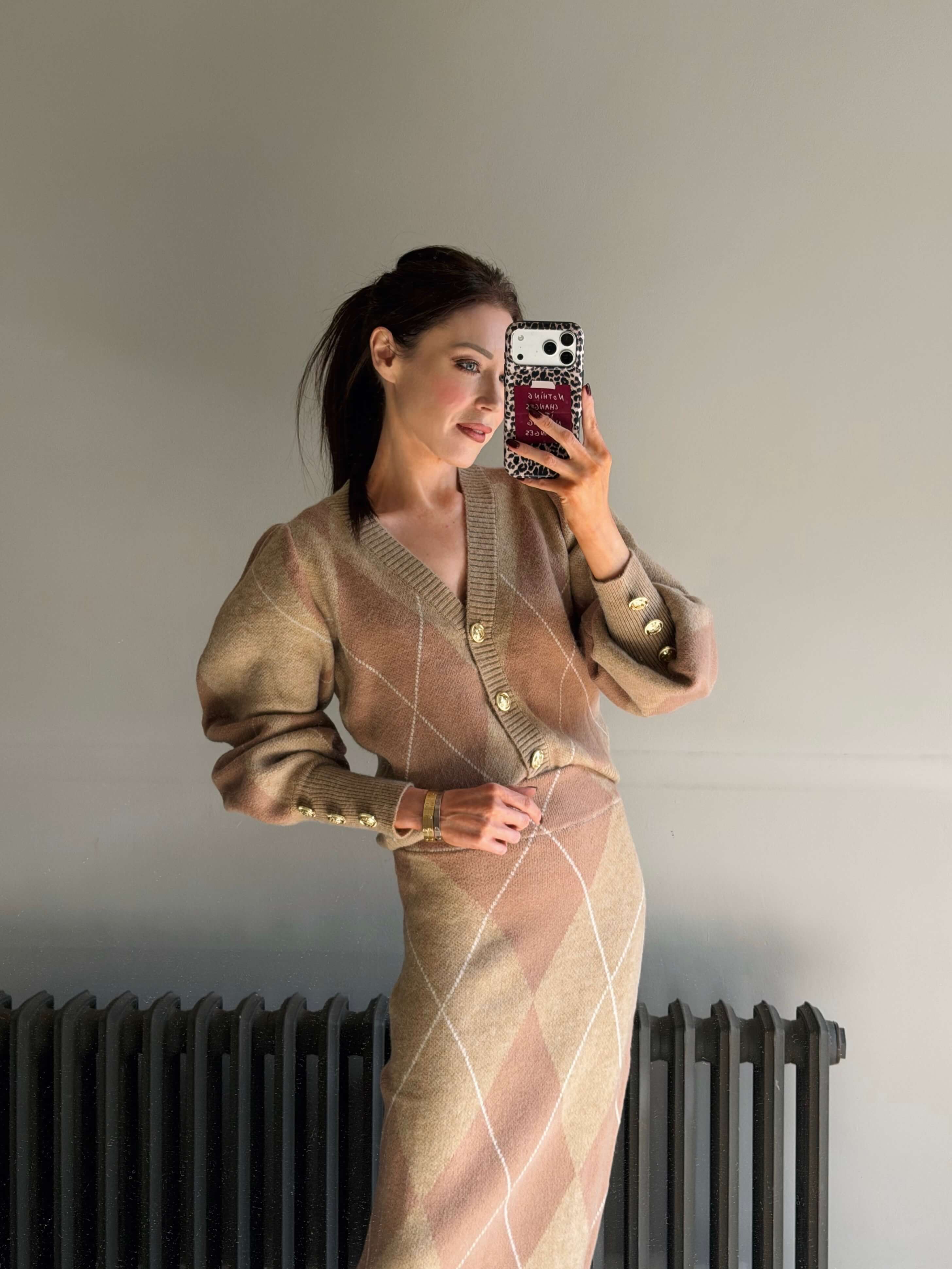 ‘PICTURE PERFECT’ ARGYLE DIAMOND KNIT COLUMN SKIRT CAMEL - Image 3